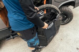 ION_Soft_47600-7008_Universal_Wheel_Bag_1-300x200