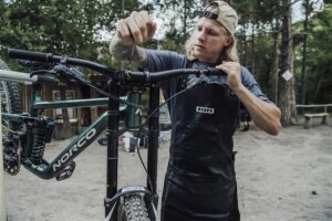 ION_apron_DSC_3842_d5_photo_Bartek_Wolinski__wolisphoto-300x200