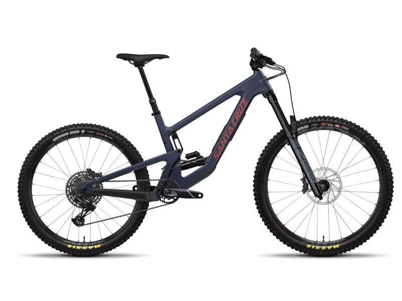MY24_Nomad_C_R_MatteLiquidBlue_1600.jpg