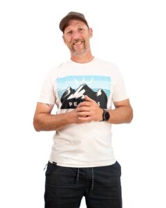 Peaty_s AW24 PubWear Tee - Three Peaks - Studio (1)_cprsd