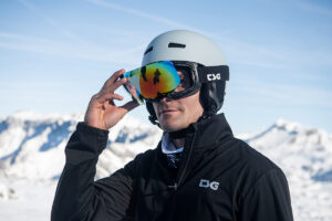196510_102_goggle-two_solid-black_TSGWinter_AMMANN_20211122-122-300x200