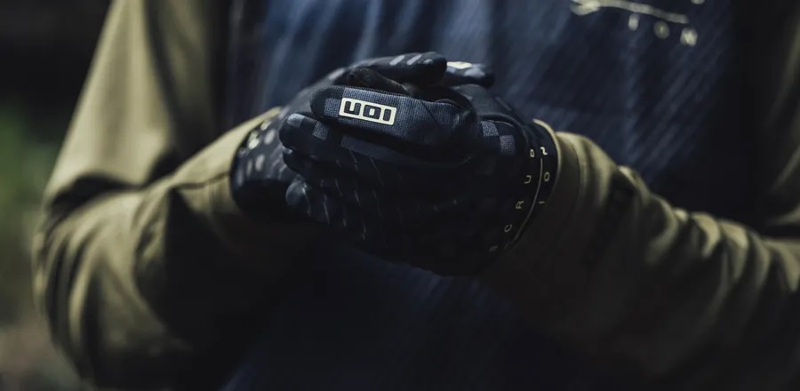 ION-gloveguide-scrub