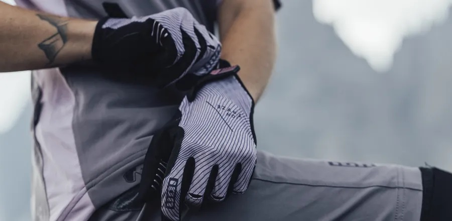 ION-gloveguide-traze