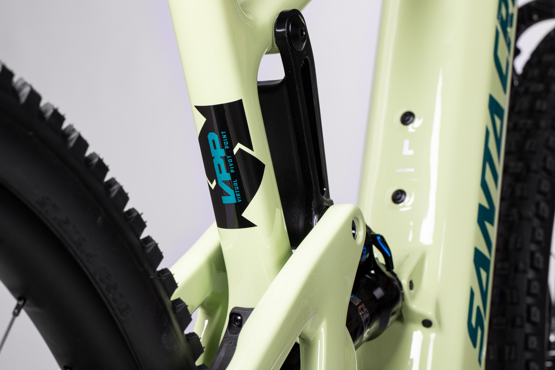 MY22_Heckler9_details_010